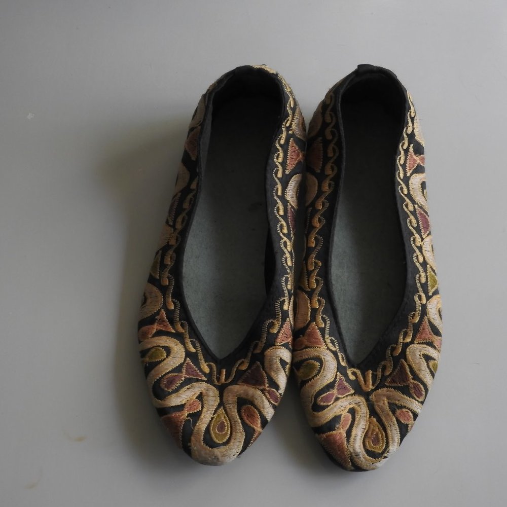 Fun tapestry flats size 7